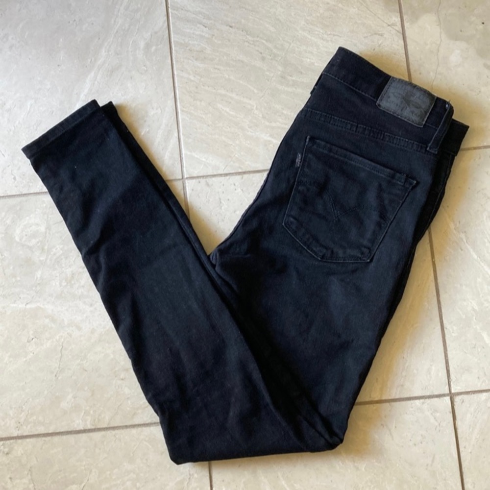 SOLD — Levi’s 720 High Rise Super Skinny Jeans Black size 28